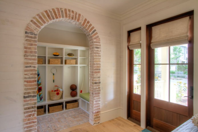 carreaux de plâtre dans la conception d'une arche à l'intérieur