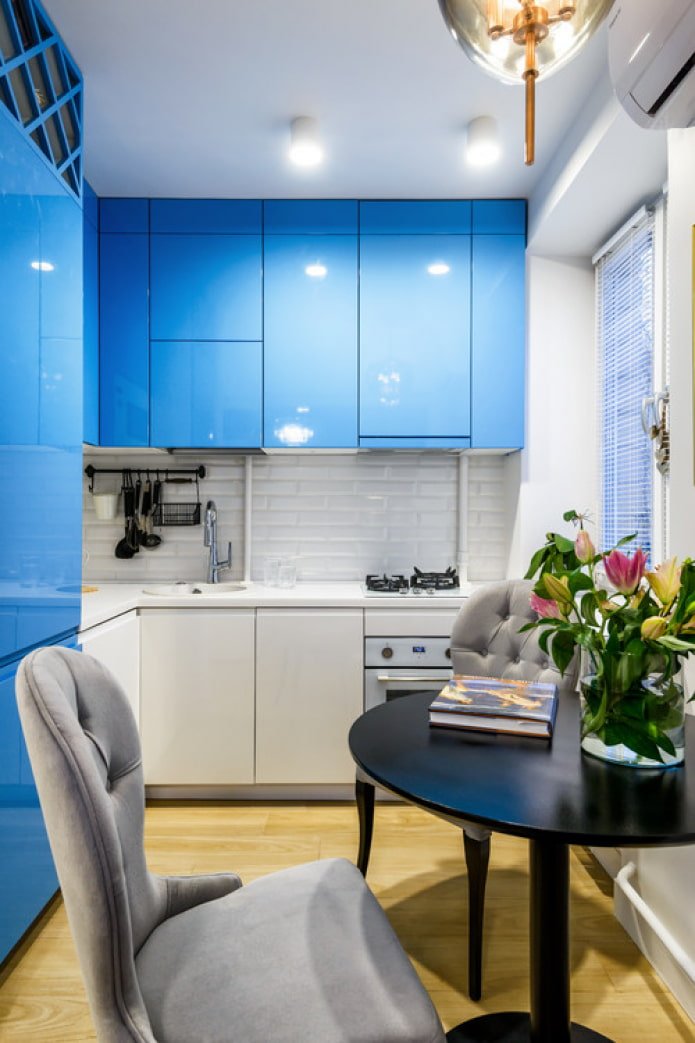 Cuisine bleue brillante