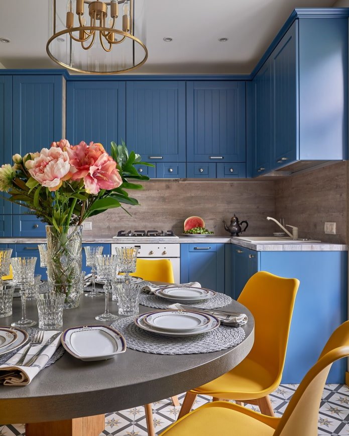 cuisine jaune et bleue