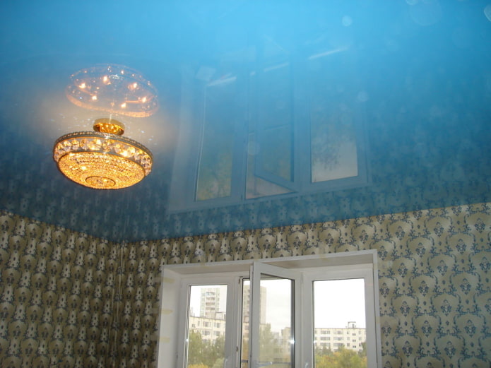 Plafond tendu brillant de couleur bleue