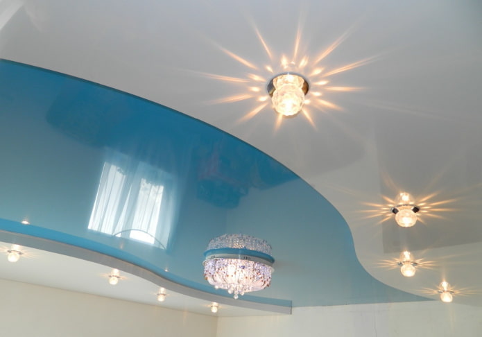 Structure de plafond blanc et bleu