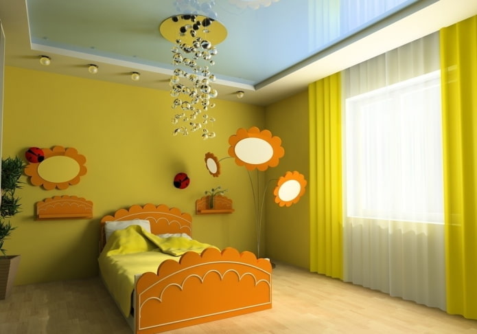 Plafond bleu associé à des murs jaunes