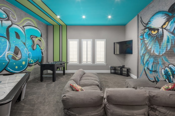 Plafond bleu combiné avec des murs gris