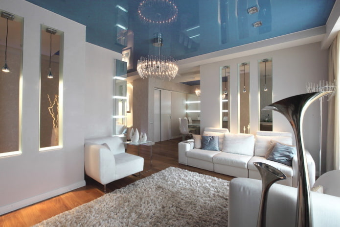 Plafond tendu bleu dans le salon