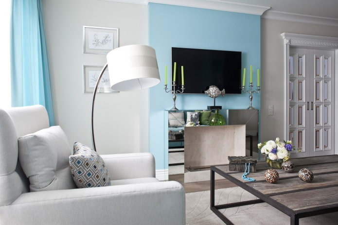 Couleur bleue dans l'intérieur du salon