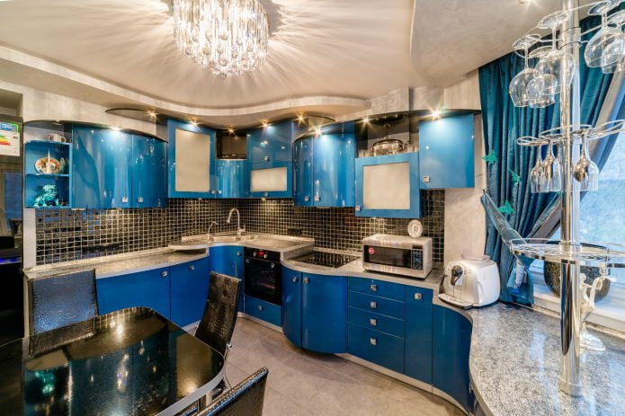 Intérieur beige et bleu d'une cuisine moderne