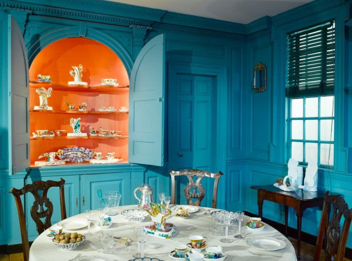 Intérieur de cuisine orange et bleu de style classique