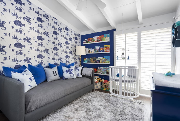 Intérieur bleu et blanc d'une chambre d'enfant