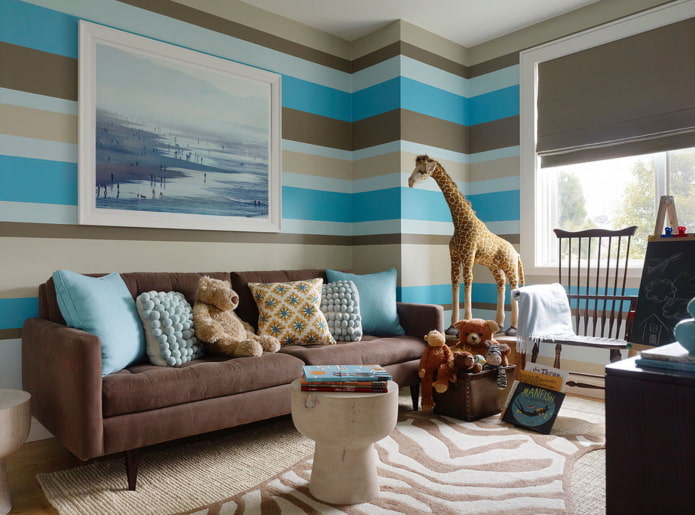 Intérieur marron et bleu d'une chambre d'enfant