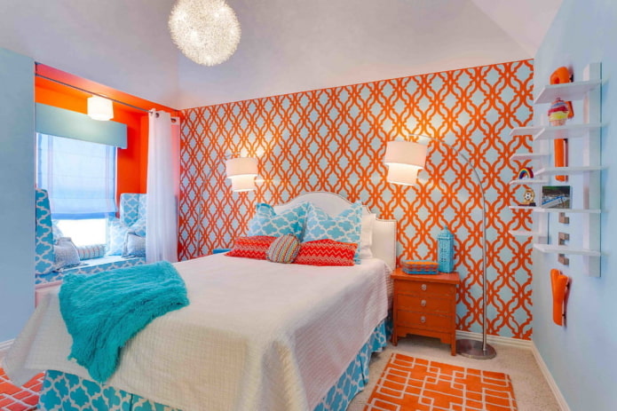 Intérieur bleu et orange de la chambre d'enfant
