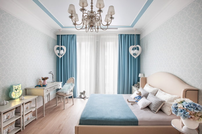 Intérieur beige et bleu de la chambre d'enfant