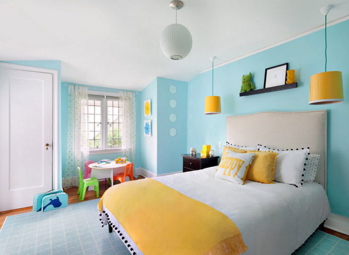 Intérieur d'une chambre d'enfant jaune et bleu