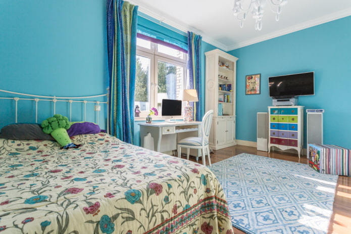 Textiles et décoration d'intérieur dans les tons bleus pour une chambre d'enfant