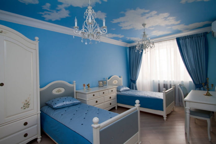 décoration à l'intérieur d'une chambre d'enfant dans des tons bleus