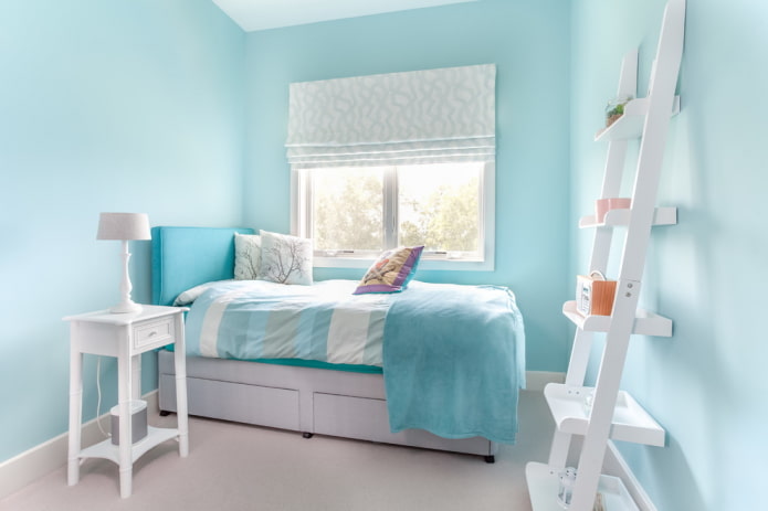 Nuances de bleu à l'intérieur de la chambre d'enfant