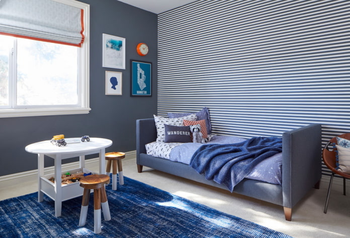 Nuances de bleu à l'intérieur de la chambre d'enfant