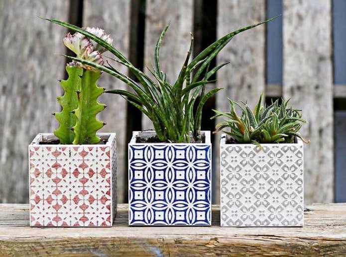 Pots de fleurs en carrelage