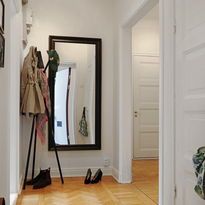 miroir dans le couloir