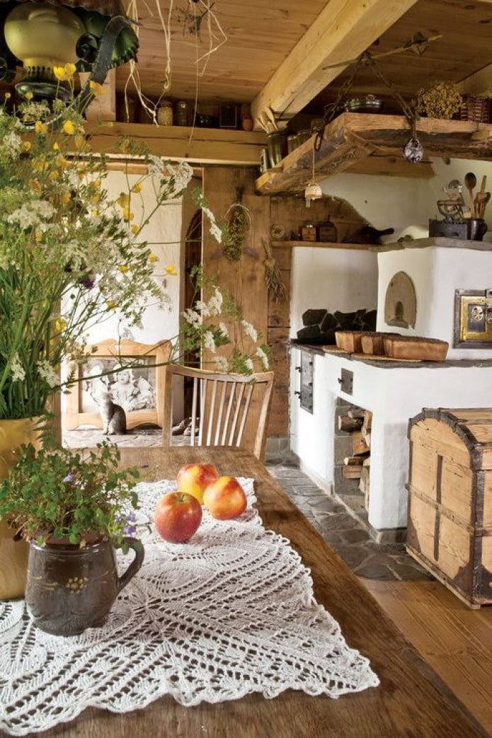 Salon avec poêle dans le jardin