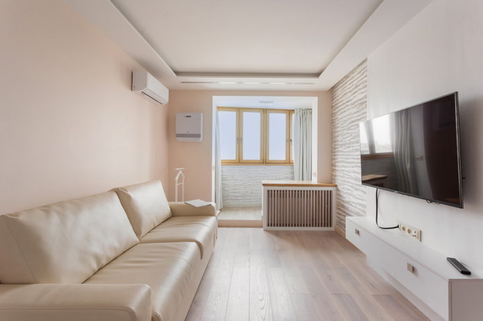 Intérieur du salon dans les tons blancs et beiges