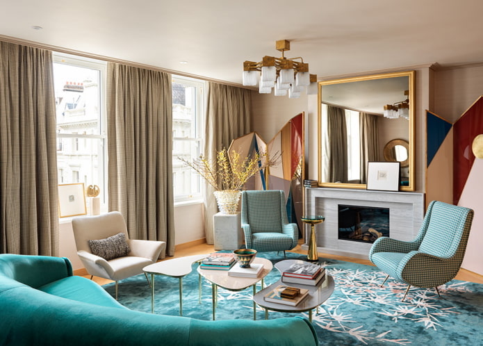 Intérieur du salon aux tons turquoise et beige