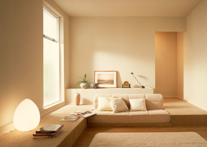 intérieur d'un salon beige de style minimaliste