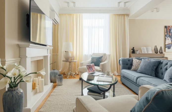 Intérieur de salon dans les tons beige et bleu