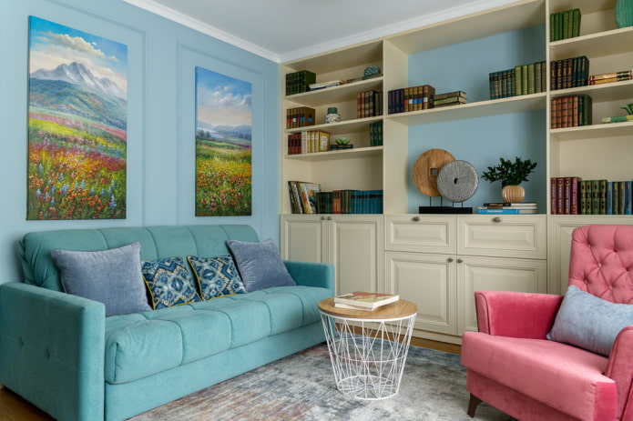 Décoration et textiles dans l'intérieur d'un salon bleu