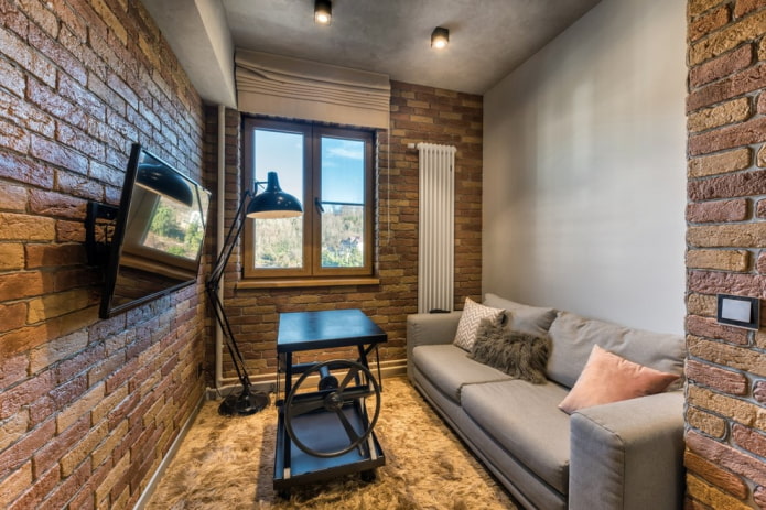 Intérieur du hall d'une Khrouchtchevka de style loft