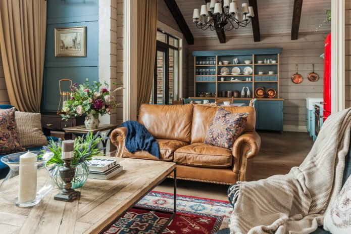canapé en cuir avec une couverture et un oreiller