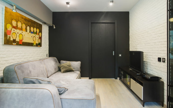 Mur contrasté avec une porte du même ton