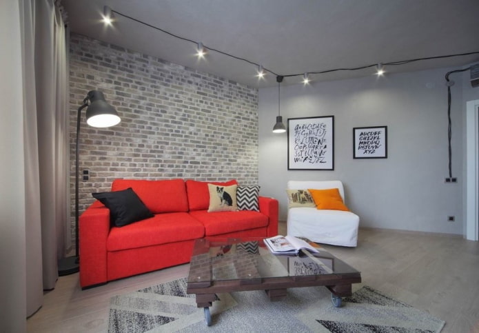 Salon avec éclairage de plafond