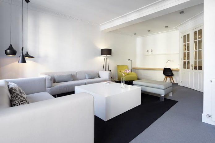 Décoration et éclairage du salon dans un style minimaliste