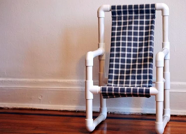 chaises faites de tuyaux