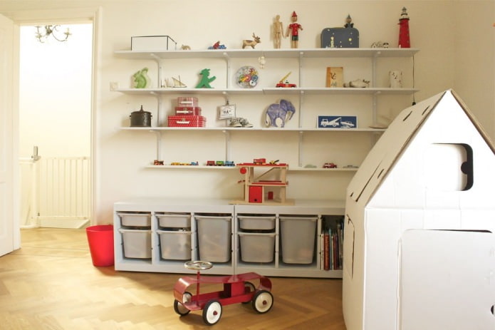 organisateurs pour ranger les jouets dans la chambre de bébé