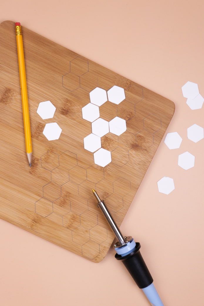 Planche, hexagones en papier