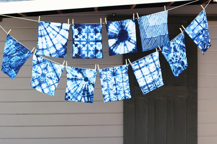 Serviettes peintes dépliées