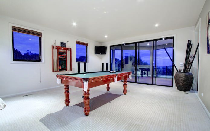 Intérieur d'une salle de billard dans la maison