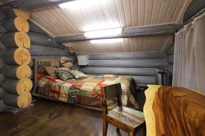 Chambre dans une maison en bois
