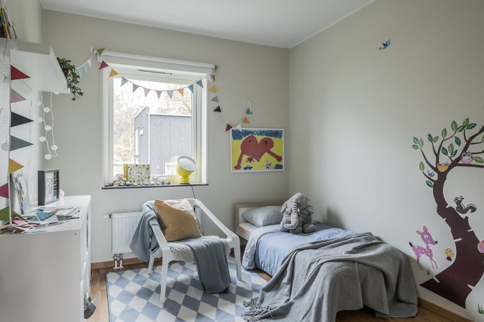 Petite chambre d'enfant grise