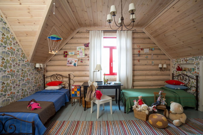 Aménagement d'une chambre d'enfant dans une maison en rondins