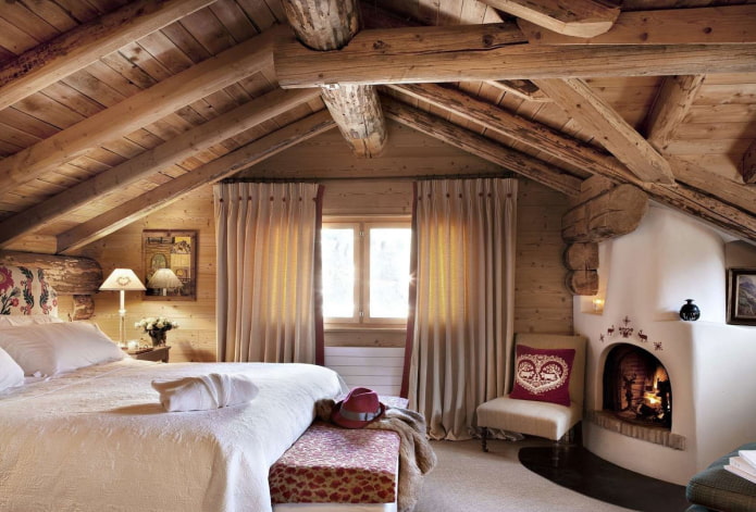 intérieur d'une maison en rondins de style chalet