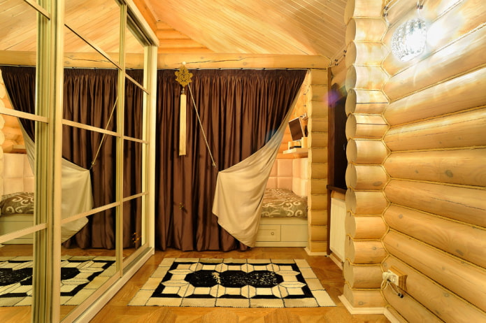 Textiles à l'intérieur d'une maison en rondins