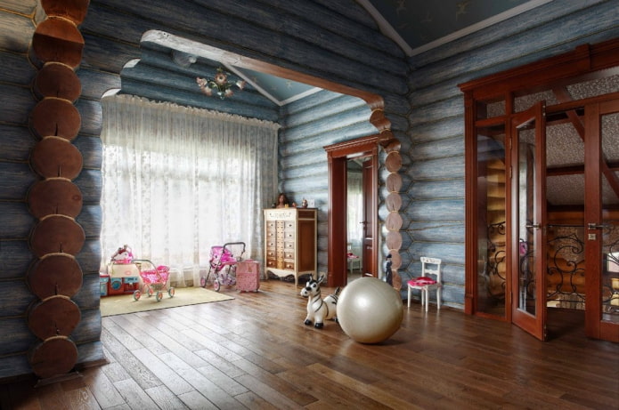 Chambre d'enfant dans une maison en bois