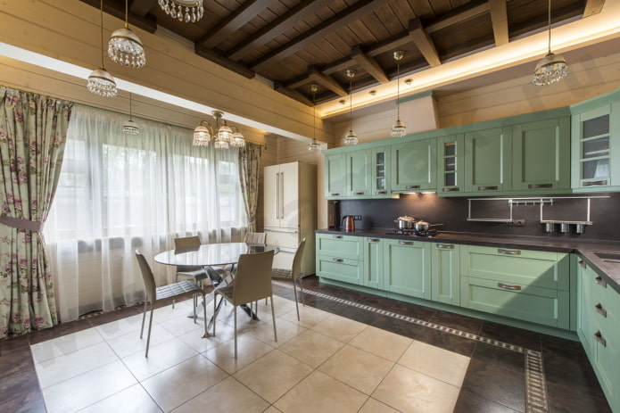 Aménagement de cuisine dans une maison en rondins
