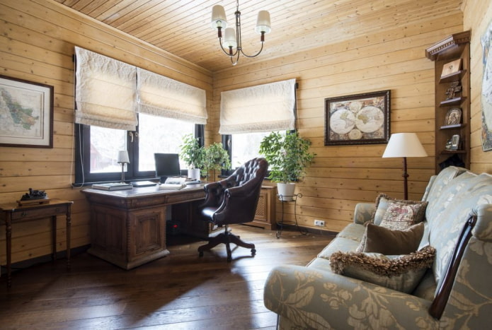 conception d'un bureau à l'intérieur d'une maison en rondins