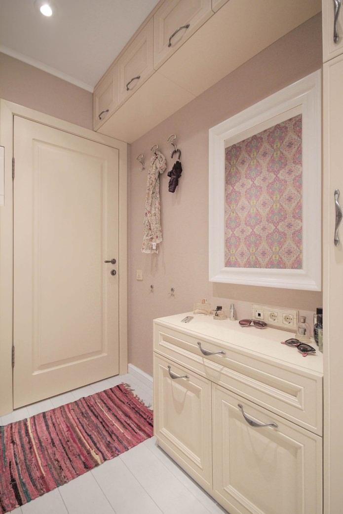 Rénovation dans un appartement deux pièces de style Khrouchtchev, style provençal