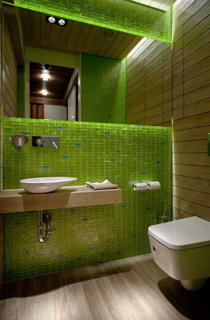 Un miroir dans la salle de bain