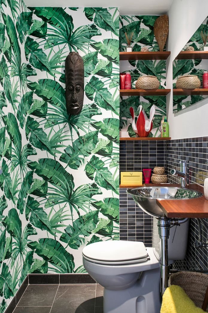 Papier peint vert dans la salle de bain