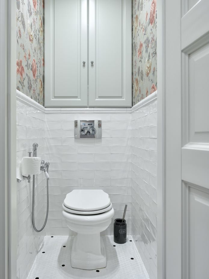 Intérieur de toilettes de style provençal